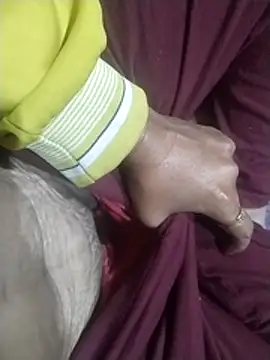 Snapshot of Hott_cutgirl chatting on 11-12-25, 11:58 Hott cutgirl online show from 11-12-25, 11:58