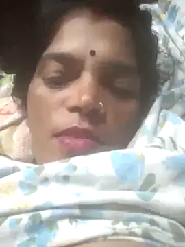 Snapshot of Hott_cutgirl chatting on 11-14-25, 12:53 Hott cutgirl online show from 11-14-25, 12:53