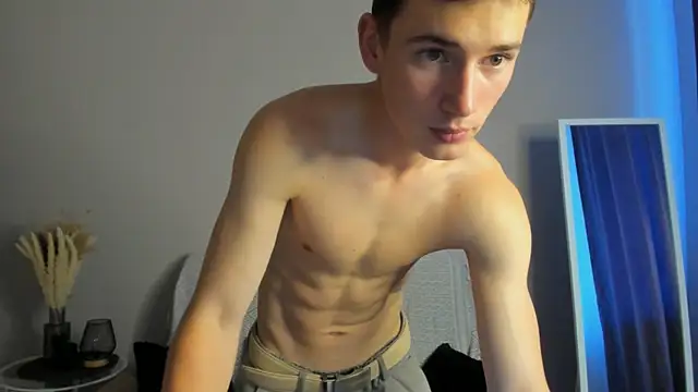 Snapshot of Max_Foks chatting on 09-18-25, 08:16 Max Foks online show from 09-18-25, 08:16