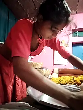 Snapshot of R_Roshni chatting on 01-12-26, 11:43 R Roshni online show from 01-12-26, 11:43