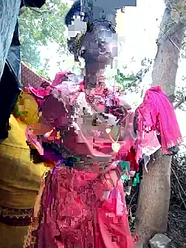 Snapshot of R_Roshni chatting on 01-15-26, 01:43 R Roshni online show from 01-15-26, 01:43