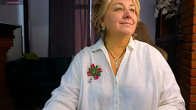 Marta Wils online show from 09-26-25, 03:21