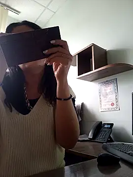 ValeriaLove43211 online show from 09-29-25, 07:57