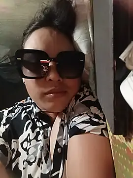 Snapshot of callistra chatting on 06-11-26, 04:05 callistra online show from 06-11-26, 04:05