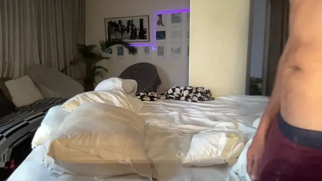 Snapshot of meilingmike chatting on 09-21-25, 03:52 meilingmike online show from 09-21-25, 03:52