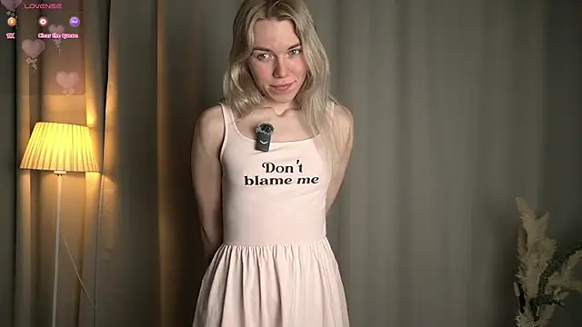 Snapshot of DianeHonnette chatting on 02-20-26, 08:09 DianeHonnette online show from 02-20-26, 08:09