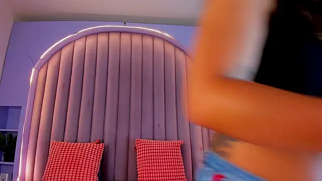 KeendraFox  online show from 09-25-25, 07:17