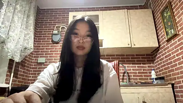 Snapshot of EmmaLeexth chatting on 10-03-25, 01:19 EmmaLeexth online show from 10-03-25, 01:19