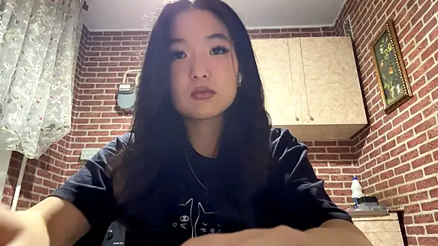 Snapshot of EmmaLeexth chatting on 11-08-25, 12:27 EmmaLeexth online show from 11-08-25, 12:27