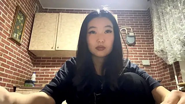 Snapshot of EmmaLeexth chatting on 11-10-25, 01:54 EmmaLeexth online show from 11-10-25, 01:54