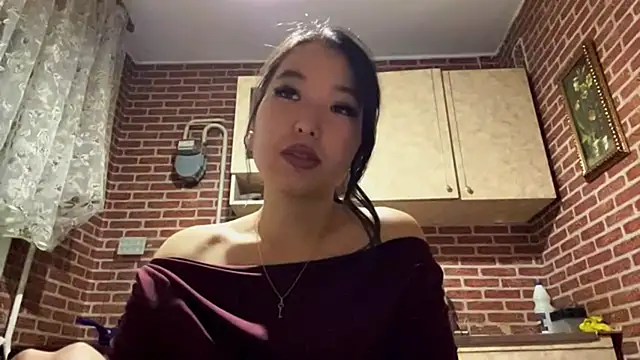 Snapshot of EmmaLeexth chatting on 11-19-25, 01:11 EmmaLeexth online show from 11-19-25, 01:11