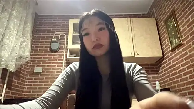 Snapshot of EmmaLeexth chatting on 11-22-25, 01:10 EmmaLeexth online show from 11-22-25, 01:10