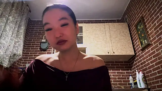 Snapshot of EmmaLeexth chatting on 12-15-25, 01:59 EmmaLeexth online show from 12-15-25, 01:59