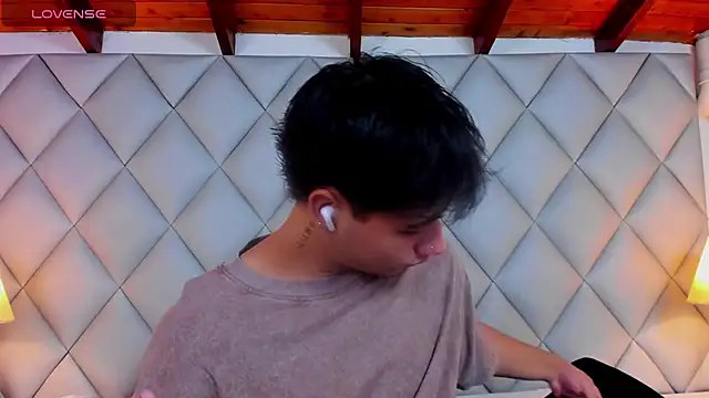 Clement Reyes online show from 12-20-25, 01:51