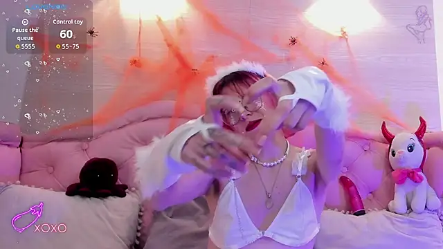 Snapshot of Rossiie_Hunt_ chatting on 10-16-25, 04:30 Rossiie Hunt online show from 10-16-25, 04:30