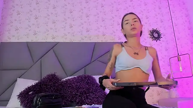 Snapshot of meganandtylerr19 chatting on 11-15-25, 12:13 meganandtylerr19 online show from 11-15-25, 12:13