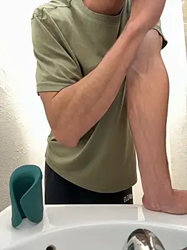 Snapshot of gymratforyouu chatting on 11-07-25, 12:10 gymratforyouu online show from 11-07-25, 12:10