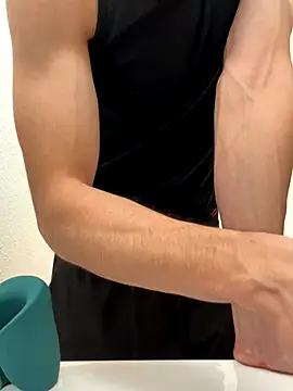 Snapshot of gymratforyouu chatting on 11-11-25, 04:45 gymratforyouu online show from 11-11-25, 04:45