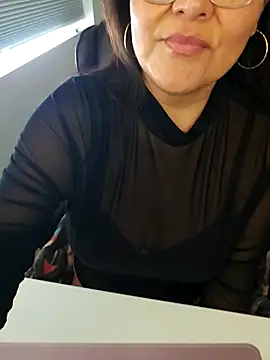 Snapshot of sw33th3art chatting on 11-17-25, 05:41 sw33th3art online show from 11-17-25, 05:41