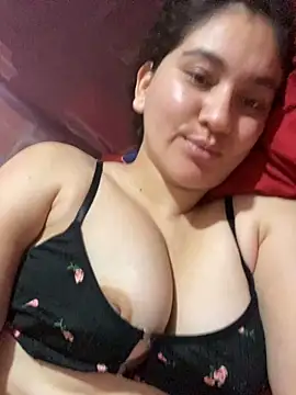 Snapshot of lunasexyhot18 chatting on 09-20-25, 03:24 lunasexyhot18 online show from 09-20-25, 03:24