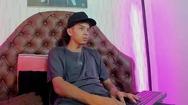 noah blake0 online show from 10-01-25, 02:28