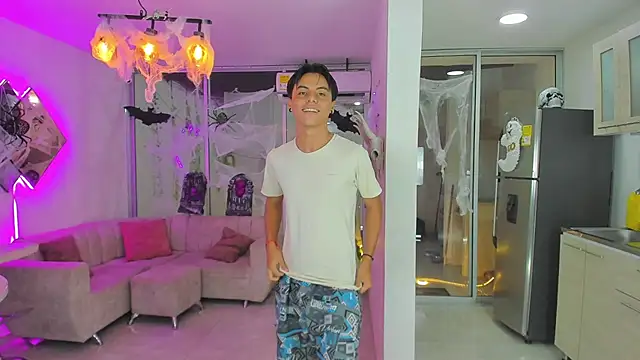 Snapshot of Houseofwarrios chatting on 09-25-25, 05:22 Houseofwarrios online show from 09-25-25, 05:22