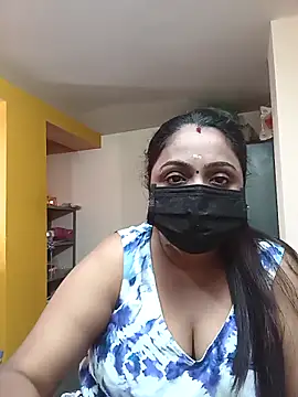 Snapshot of queendivya chatting on 02-01-26, 03:05 queendivya online show from 02-01-26, 03:05