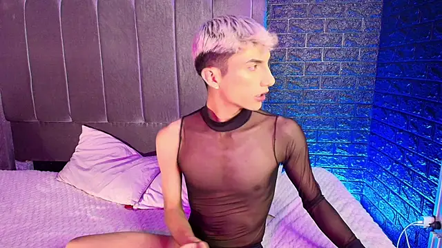 Snapshot of Erick_Velveth chatting on 11-18-25, 04:50 Erick Velveth online show from 11-18-25, 04:50