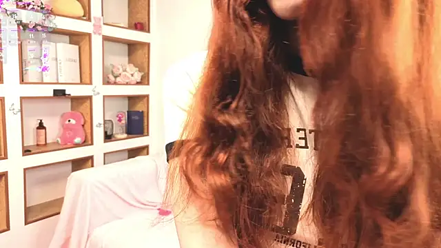 Snapshot of Little_rosy chatting on 10-20-25, 04:24 Little rosy online show from 10-20-25, 04:24