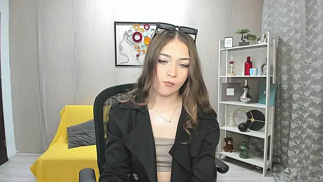Snapshot of EllaClarke chatting on 05-02-26, 10:42 EllaClarke online show from 05-02-26, 10:42
