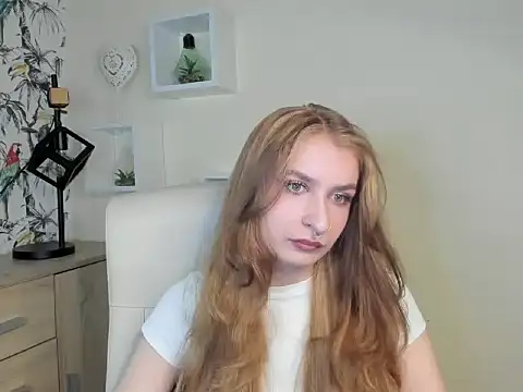 NinaBlond1 online show from 09-24-25, 06:39