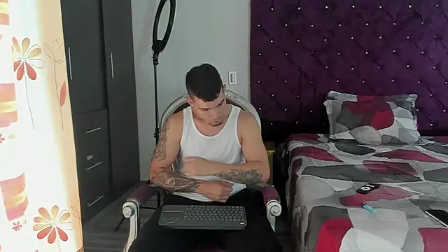 Snapshot of BooyHott_ chatting on 10-10-25, 07:24 BooyHott online show from 10-10-25, 07:24