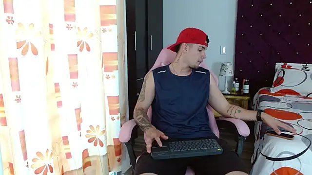 Snapshot of BooyHott_ chatting on 10-25-25, 07:19 BooyHott online show from 10-25-25, 07:19