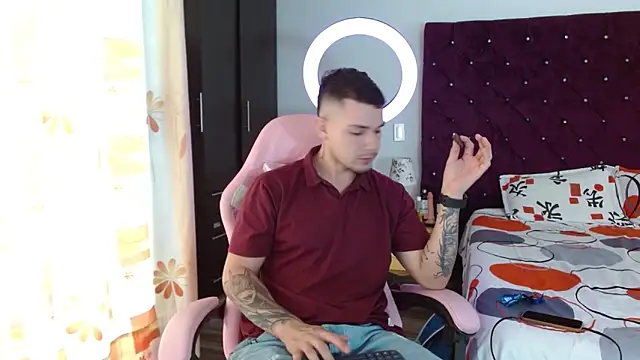 Snapshot of BooyHott_ chatting on 10-30-25, 07:03 BooyHott online show from 10-30-25, 07:03