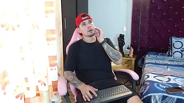 Snapshot of BooyHott_ chatting on 11-07-25, 06:52 BooyHott online show from 11-07-25, 06:52