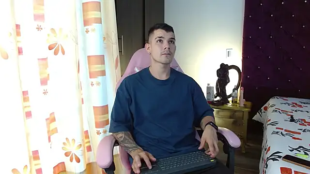 Snapshot of BooyHott_ chatting on 11-14-25, 07:12 BooyHott online show from 11-14-25, 07:12