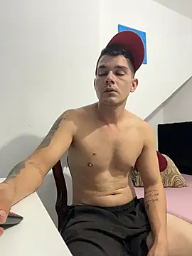 Snapshot of BooyHott_ chatting on 11-30-25, 10:47 BooyHott online show from 11-30-25, 10:47