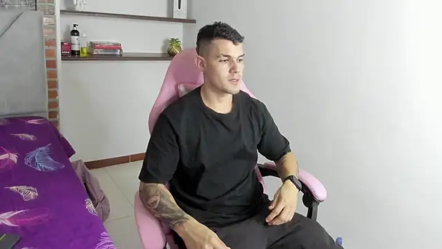 Snapshot of BooyHott_ chatting on 12-05-25, 07:54 BooyHott online show from 12-05-25, 07:54