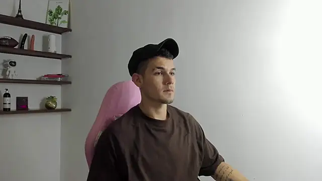 Snapshot of BooyHott_ chatting on 12-14-25, 06:56 BooyHott online show from 12-14-25, 06:56