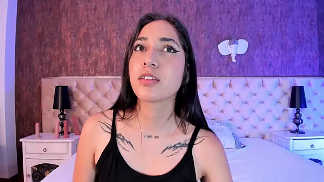 Snapshot of LiaaTurner chatting on 10-07-25, 08:28 LiaaTurner online show from 10-07-25, 08:28