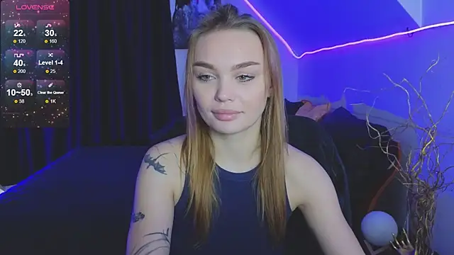 KitsyMoore online show from 10-06-25, 01:08