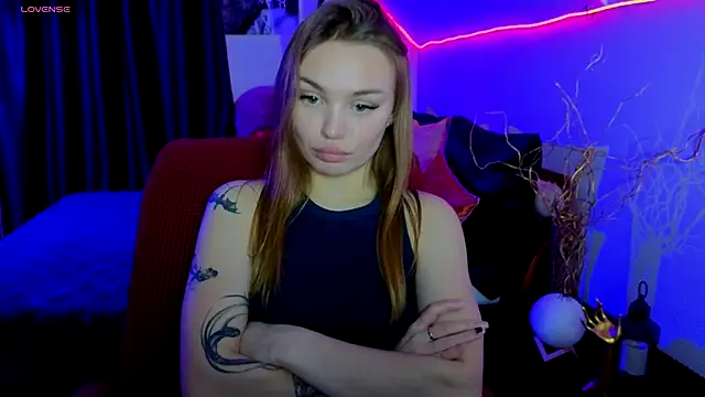 KitsyMoore online show from 12-04-25, 01:09