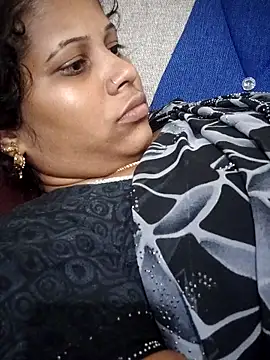 Snapshot of sweetqueen143 chatting on 10-10-25, 04:50 sweetqueen143 online show from 10-10-25, 04:50