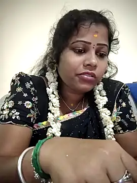 Snapshot of sweetqueen143 chatting on 10-17-25, 05:37 sweetqueen143 online show from 10-17-25, 05:37