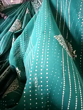 Snapshot of sweetqueen143 chatting on 10-25-25, 04:31 sweetqueen143 online show from 10-25-25, 04:31