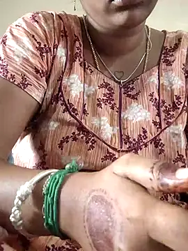 Snapshot of sweetqueen143 chatting on 11-04-25, 03:27 sweetqueen143 online show from 11-04-25, 03:27