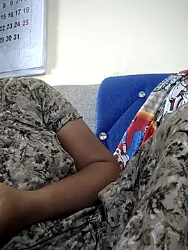 Snapshot of sweetqueen143 chatting on 11-17-25, 02:39 sweetqueen143 online show from 11-17-25, 02:39