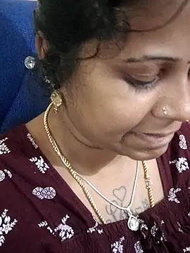 Snapshot of sweetqueen143 chatting on 11-20-25, 04:29 sweetqueen143 online show from 11-20-25, 04:29