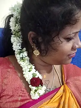 Snapshot of sweetqueen143 chatting on 11-21-25, 04:38 sweetqueen143 online show from 11-21-25, 04:38