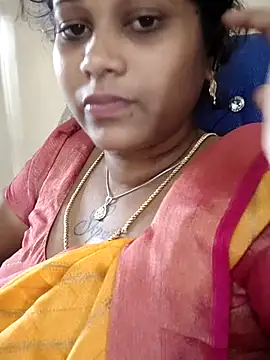 Snapshot of sweetqueen143 chatting on 11-22-25, 04:44 sweetqueen143 online show from 11-22-25, 04:44